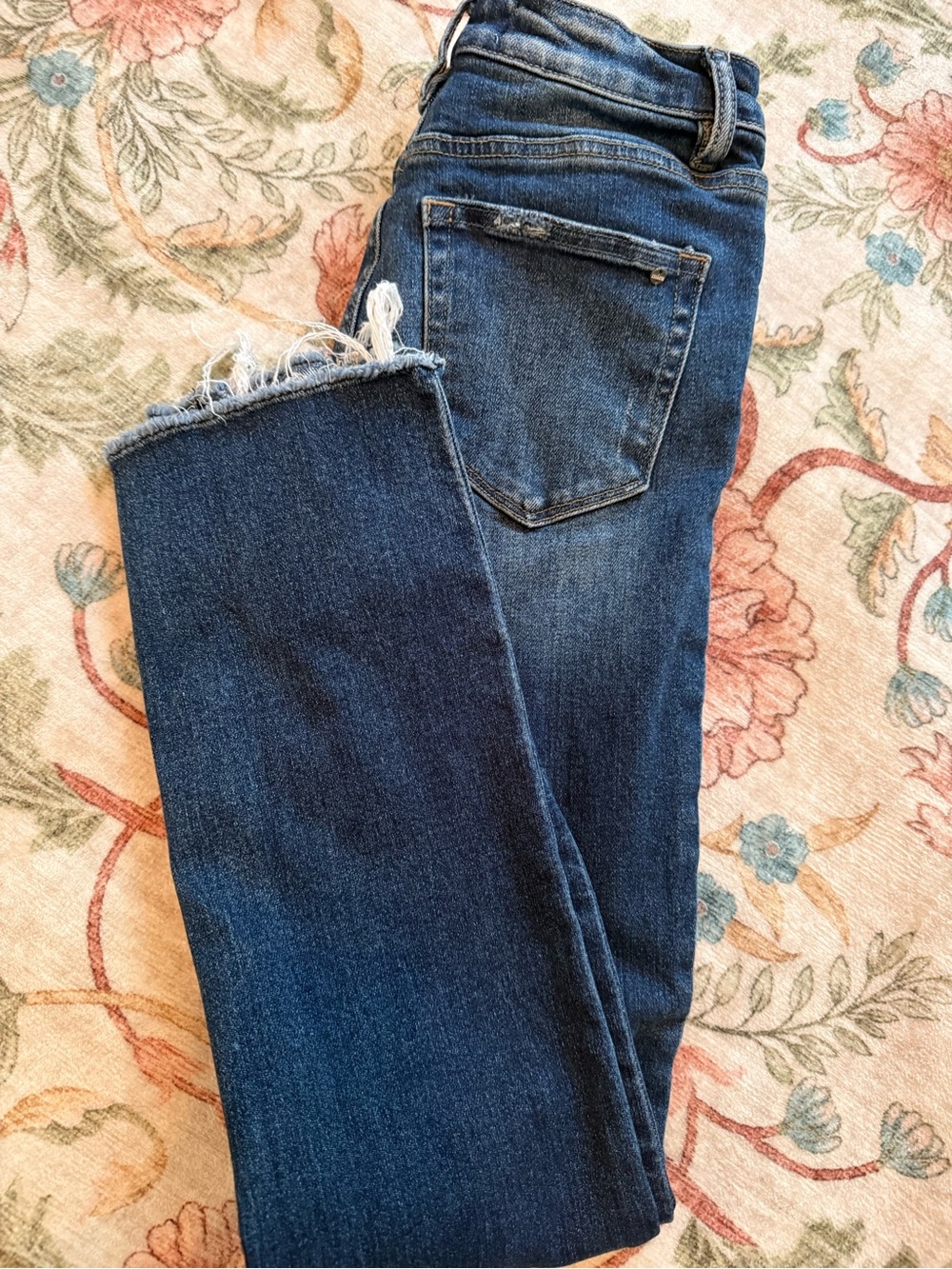 Straight-Leg Frayed Hem Jeans in Dark Blue